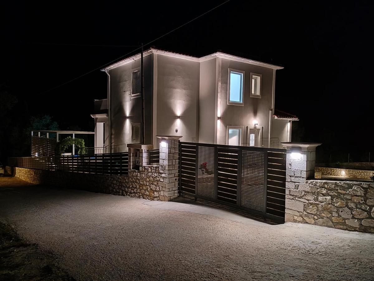 Ektama Villa *